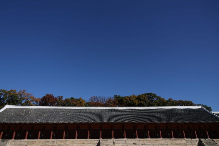 종묘 앞 고층건물 허용을 두고 서울시와 정부의 갈등이 심화되고 있다. 사진은 10일 촬영한 종묘 정전. 연합뉴스