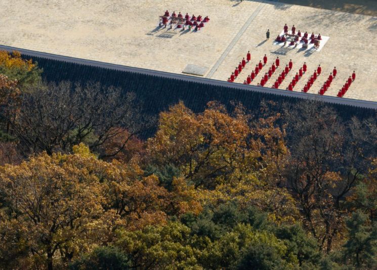 A ceremony is being held on the 18th at Jongmyo in Jongno-gu, Seoul, where the ruling and opposition parties continue to clash over redevelopment near Jongmyo. Photo by Yonhap News
