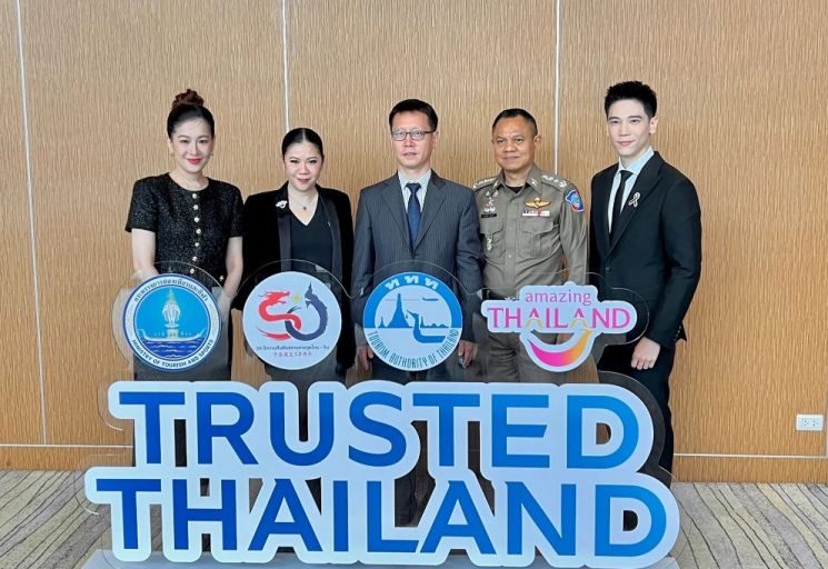 태국 정부와 관광경찰청, 관광업계 등이 11월 3일 해외여행객 신뢰회복을 위한 '트러스티드 타일랜드(Trusted Thailand)' 인증 마크제도를 홍보하고 있다. 태국관광경찰청