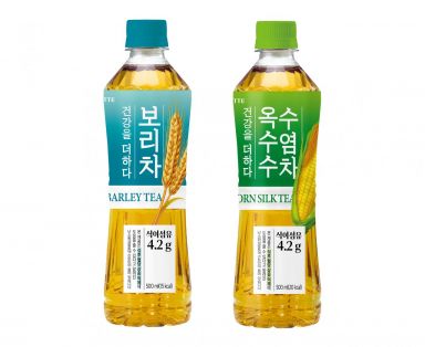 '더하다 보리차'(왼쪽), '옥수수수염차'. 롯데칠성음료 제공.