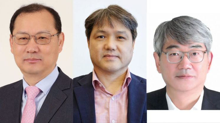 배인한 효성티앤씨 효성동나이법인장 부사장(왼쪽부터), 배용배 효성중공업 남통효성변압기유한공사 총경리 부사장, 박남용 효성중공업 건설총괄(건설PU장) 부사장. 효성