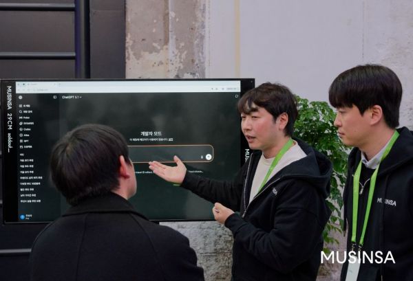 지난 11월 13일 열린 OpenAI 주최 개발자 행사 '데브데이 익스체인지'에서 운영한 무신사 데모 부스의 모습. 무신사 제공.