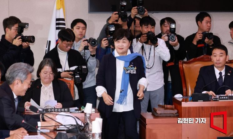 [포토] 법사위 법안심사소위 참석하는 서영교 