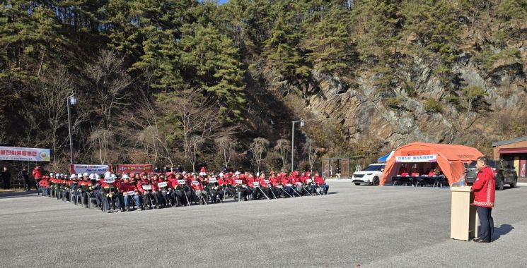 임실군이 지난 18일 임실군 성수산자연휴양림 일대에서 '2025년 산불진화 통합 훈련'을 실시했다. 임실군 제공