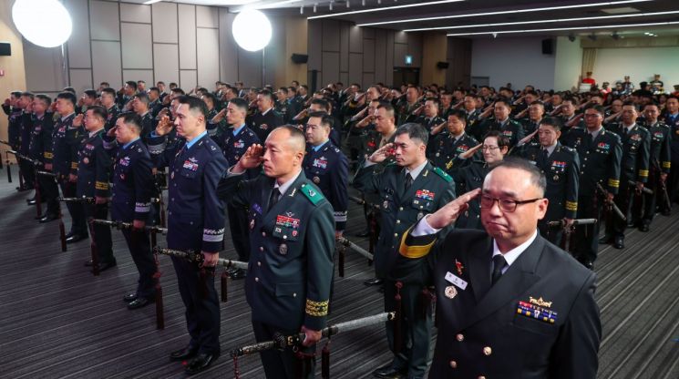 軍, 준장 진급·진급예정자에 삼정검 수여…일부는 보류