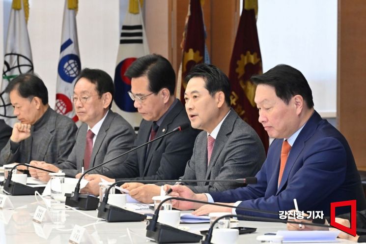 與 정년연장 주춤한 사이...野 계속고용제 드라이브