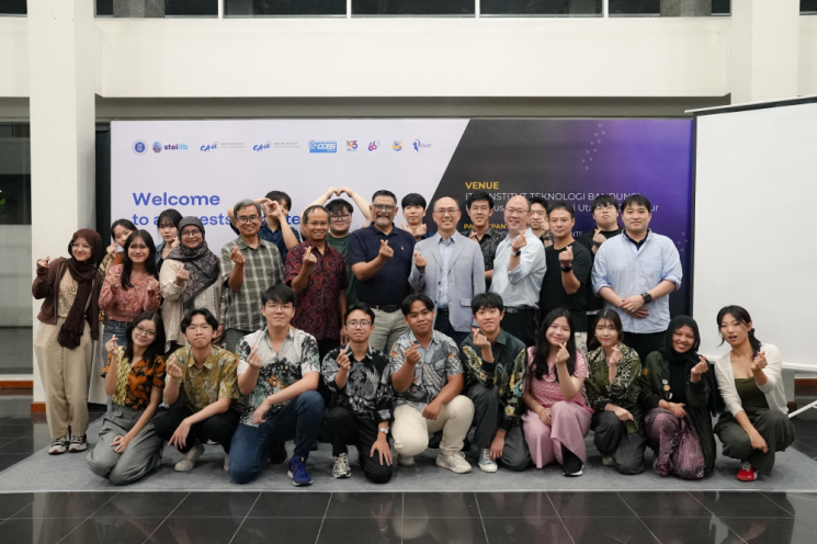 지난 9~11일 인도네시아 반둥공과대학교(ITB) 캠퍼스에서 '2025 CAU-ITB Joint Hackathon'가 열린 가운데 참가자들이 사진 촬영을 하고 있다. 중앙대학교