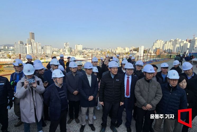 [포토] 오세훈, '노량진 재촉지구' 방문