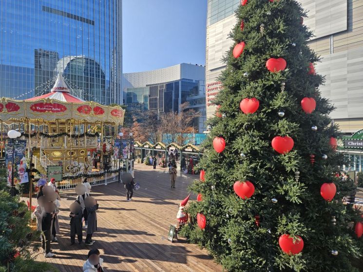 "여기가 유럽이야, 한국이야?"…미리 본 '롯데 크리스마스 마켓'[르포]