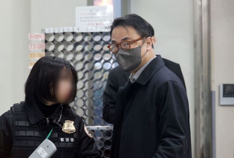 요양원 급식비 등 21억 횡령 혐의…'김건희 오빠' 김진우 검찰 송치