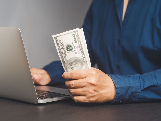 시중은행 예금금리가 약 6개월 만에 3%대를 회복하면서 '예테크족(예금+재테크)'이 대거 몰리고 있다. 안전자산 선호도 시중은행 예금으로 뭉칫돈이 몰린 요인으로 지목된다. 게티이미지