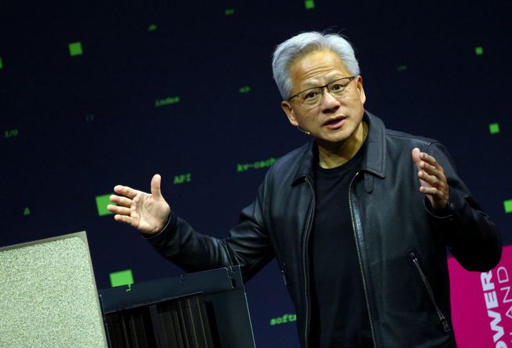 Jensen Huang: "AI Bubble? No Basis"... Nvidia Reports Record-High Earnings