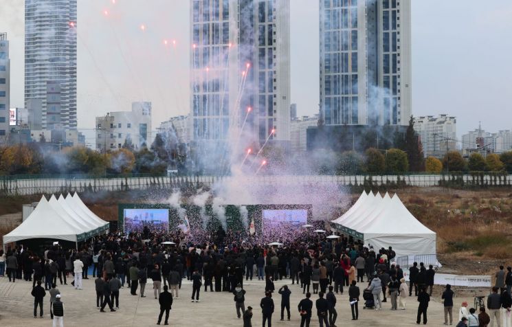 20일 오후 광주 북구 임동 복합쇼핑몰 부지에서 '더현대 광주' 착공식이 열리고 있다. 연합뉴스