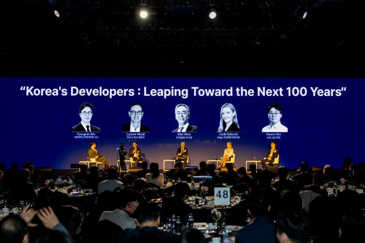 20일 한국디벨로퍼협회 창립 20주년 기념행사 오전 세션 '대한민국 디벨로퍼 : 향후 100년을 향한 도약' 좌담회. 한국디벨로퍼협회