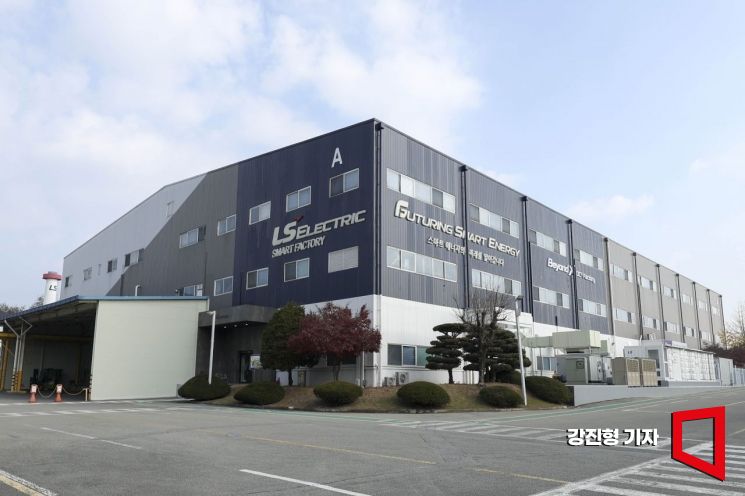 20일 충남 LS일렉트릭 천안DC팩토리. 강진형 기자