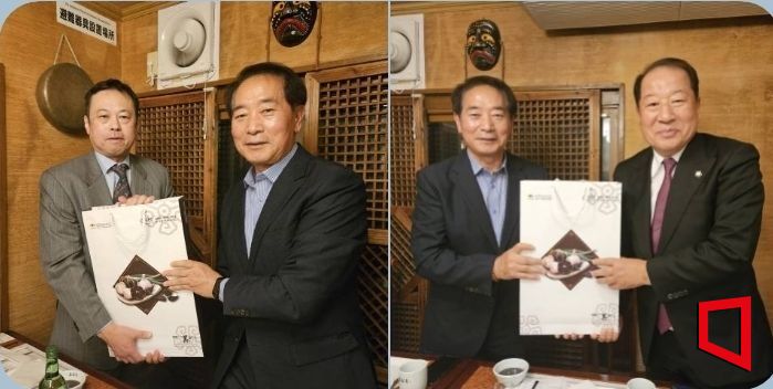 사)한국지역신문협회 경북협의회(회장 권혁만)에서 경북 의성 지역 특산품인 의성마늘즙을 전달했다.사진 (좌)동경 경북도민회 최용일 회장-사)한국지역신문협회 경북협의회 권혁만 회장(우)사)한국지역신문협회 경북협의회 권혁만 회장-민단 동경본부 오영석 단장/김이환 기자