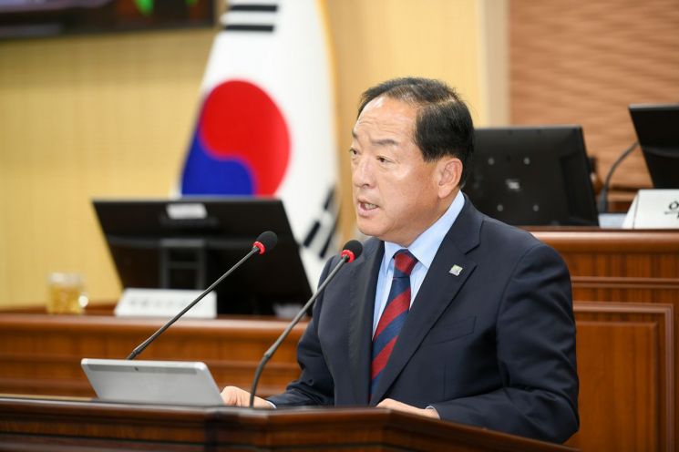 2025년도 본예산안 제출 당시 시정 연설하는 이병선 속초시장. 속초시 제공