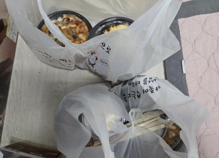 "일당 날리지 마세요"…배달 잘못 온 기사에 3만원 쥐여준 손님