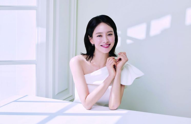 배우 송지효 소속사 "부친 회사 채무 불이행 주장 메일은 범죄행위"