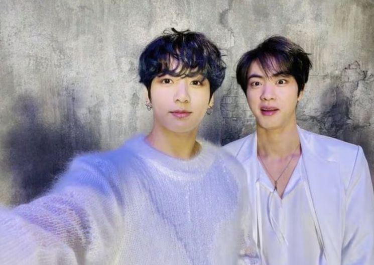 BTS의 멤버 정국과 진. 정국 인스타그램