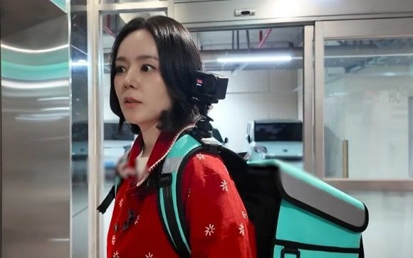 배우 한가인이 배달 아르바이트를 체험했다. 유튜브 채널 '자유부인 한가인'