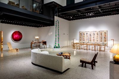 'WHEN THE HOUSE READS  책과 집의 시간' 전시가 열리는 서울옥션 강남센터 지하4층 전시장 내부 전경. 서울옥션 제공