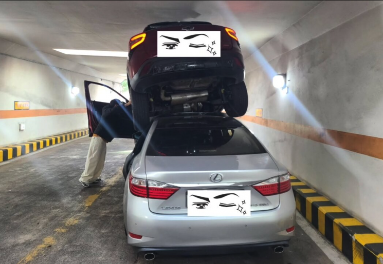 주차장서 후진 풀악셀로 뒷차에 '어부바'…"시동도 안끄고 음악 듣다니"