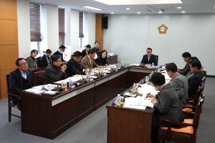 20일 영천시의회 정례간담회 모습