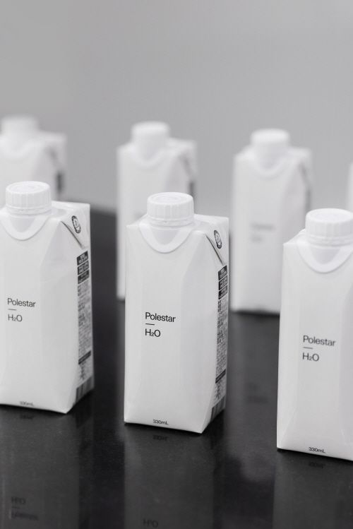 커스텀 디자인 종이팩 생수 ‘폴스타워터’