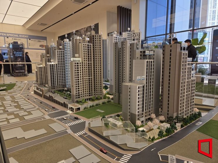 경기도 안양시 만안구 '안양자이 헤리티온' 견본주택에 설치된 모형도. 이정윤 기자