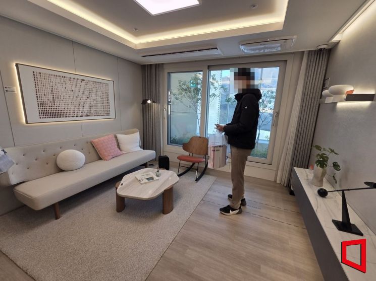 안양자이 헤리티온 전용면적 59㎡ 거실 모습. 이정윤 기자