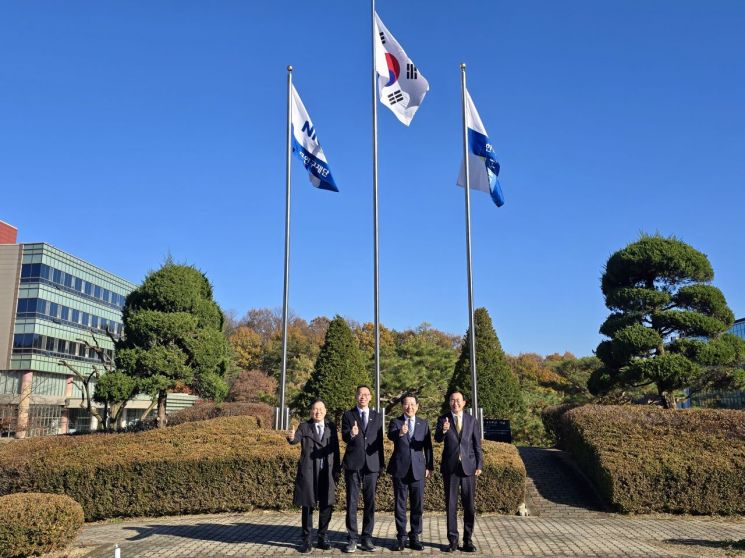 21일 과학기술정보통신부가 실시한 ‘핵융합 핵심기술 개발 및 첨단 인프라 구축 사업’ 최종 발표평가에서 김영록 도지사(오른쪽 두 번째)가 발표를 맡고 윤병태 시장(오른쪽)이 질의응답 답변을 도맡았다. 나주시 제공