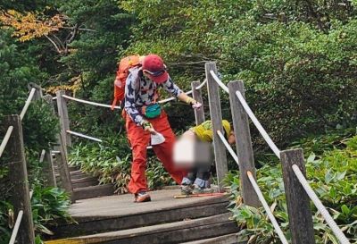 A씨가 한라산국립공원 홈페이지 게시판에 올린 사진. 한라산국립공원 홈페이지 캡처