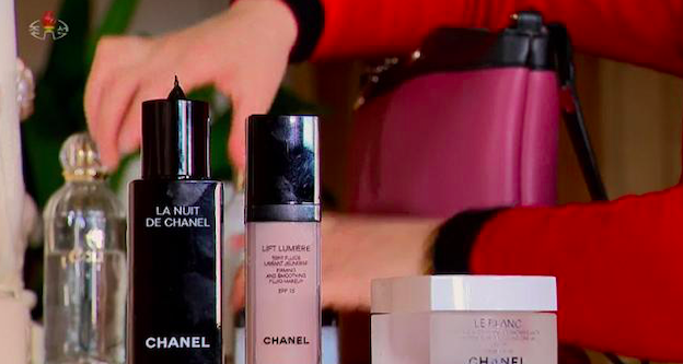 북한 여성의 화장대. 샤넬 화장품들이 놓여있다. 조선중앙TV