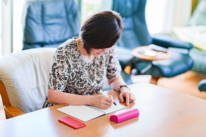일본에서 SNS를 통한 가상화폐 사기 피해가 연이어 발생하고 있다는 보도가 나왔다. 범죄 수법은 호감을 이용한 로맨스 스캠이나 부업 소개를 미끼로 SNS에서 피해자에게 접근한 뒤, 가상화폐 투자 명목으로 계좌 개설과 송금을 요구해 금전을 빼앗는 방식이다. 게티이미지