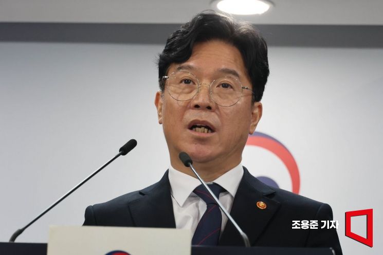 [신년사] 김영훈 노동장관 "일하다 죽지 않도록 할 것…일터 민주주의 실현"