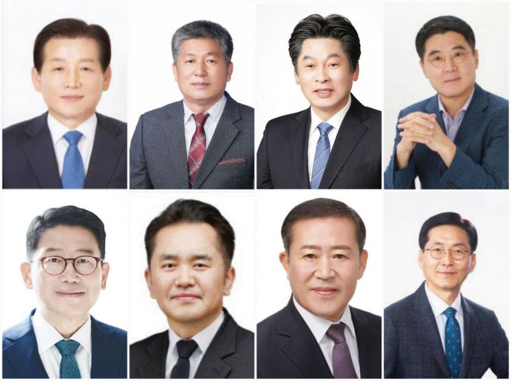 (윗쪽 왼쪽부터) 김신 전 완도군의원, 신의준 전남도의원, 이철 전남도의원, 우홍섭 전 진도부군수, 지영배 전 전남도국장,  김세국 전 전남도감사관, 허궁희 완도군의원, 신영균 전 완도군국장