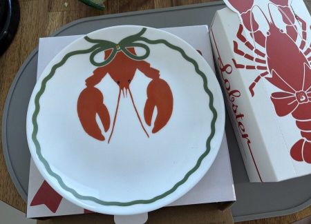 써브웨이가 겨울 한정으로 출시한 '랍스터 샌드위치 컬렉션' 굿즈 접시의 원래 모습. 엑스(X, 옛 트위터) 캡처