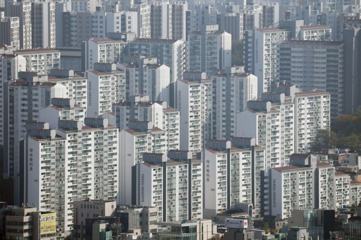 서울 남산에서 바라본 아파트. 연합뉴스