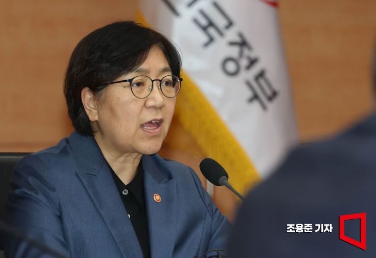 "깊은 분노를 느낀다"…정은경, 대통령 앞 발언에 난리난 한의사들