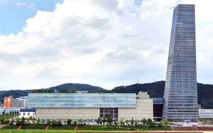 엑스포타워(오른쪽 건물) 전경. 연구개발특구진흥재단 제공