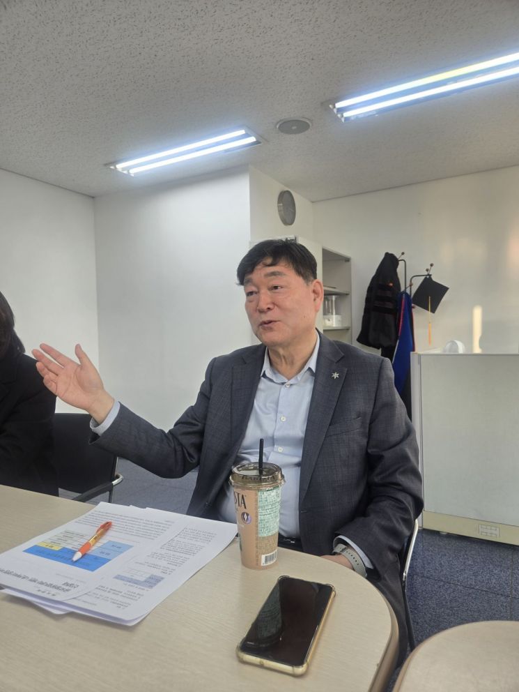 문형남 숙명여대 글로벌융합학부 학장(글로벌융합학부 교수)이 내년 3월부터 선보일 '한류국제대학'에 대해 설명하고 있다.