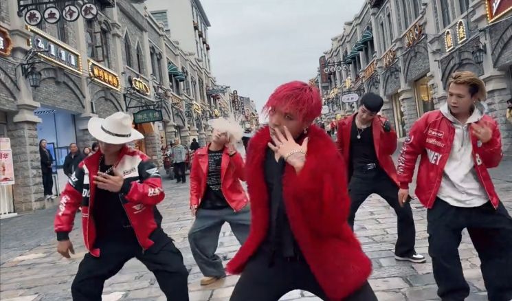 K팝 그룹 '빅뱅'을 흉내낸 중국의 뱅산카라카. 틱톡 캡처