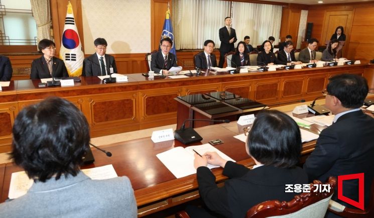 [포토] 미세먼지 관련 발언하는 김민석 총리