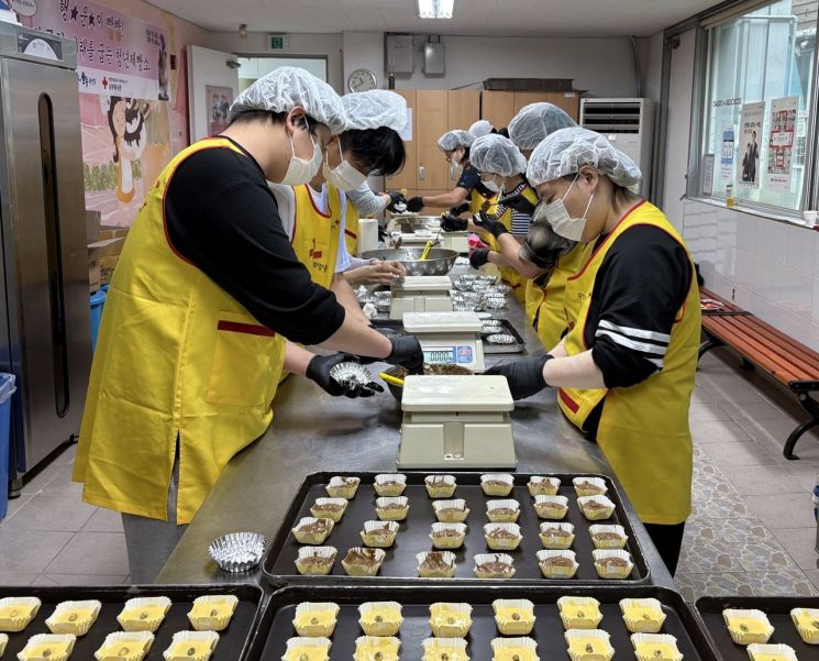 관악구 자립준비청년 대상 '청년 제빵소 프로그램' 운영 모습. 관악구 제공.