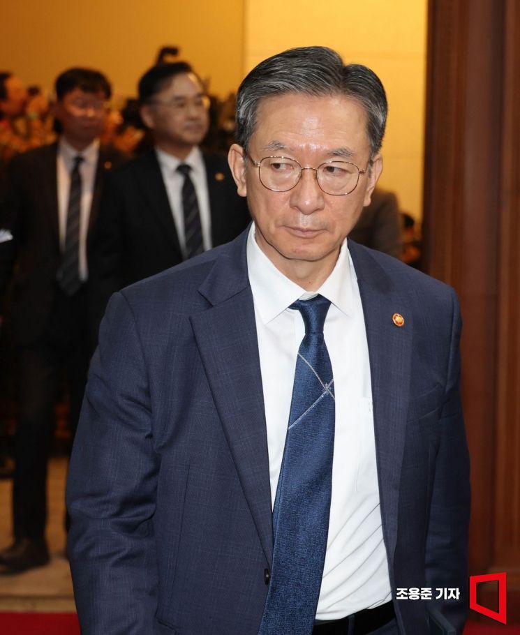 [포토] 정성호 법무부 장관, 국무회의 입장