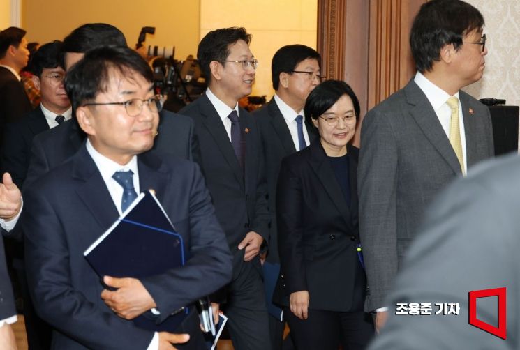 AI 산업 살리려면 '한국형 화이트칼라 이그젬션' 제도 나와야