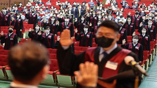 미제 늘고 인력 비고 공소유지까지 휘청…떠나는 검사들