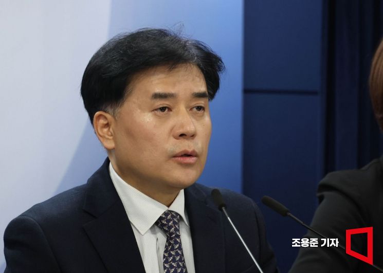 [포토] 공무원의 ‘복종’ 의무 삭제 발언하는 박용수 차장