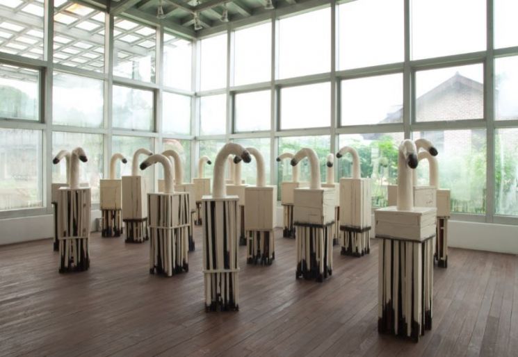 회고전 '신상호: 무한변주' 전시 내부 전경. 국립현대미술관 제공